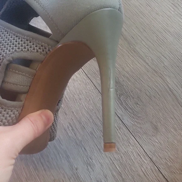 Zara l Size 37 Elegant Olive Green Women's Heels l Grad Night - Picture 9 of 9